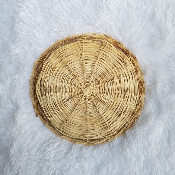 New! Straw Paper Plate Holder - Picture 2 of 10